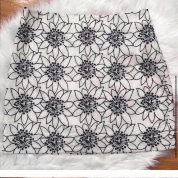 J. Crew Petite Embroidered Floral Mini Skirt Size 8P - Picture 4 of 8